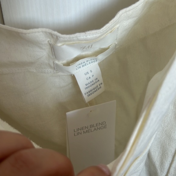 H&M puff sleeved linen top— - Picture 3 of 3